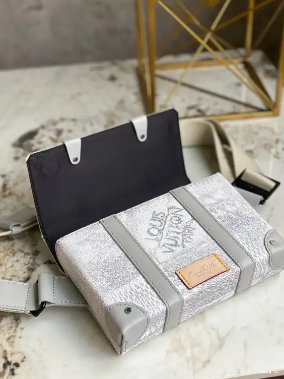 VUITTON SLINGBAG LOUIS TRUNK 0430